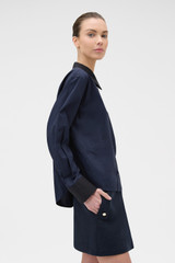 Profile view of model wearing the Oroton Crisp Poplin Shirt in NORTH SEA/BLACK and 100% cotton fabric for Women .