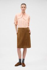 Profile view of model wearing the Oroton Tie Neck Shirt in APPLE PEACH and 100% cotton poplin fabric for Women . IP:6