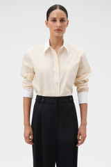 Profile view of model wearing the Oroton Crisp Poplin Shirt in Nougat/White and 100% cotton fabric for Women .
