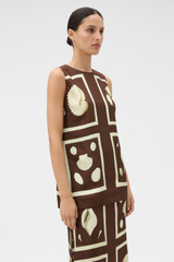Profile view of model wearing the Oroton Graphic Shell Tunic in Dark Chocolate and 100% silk twill fabric for Women .