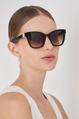 Profile view of model wearing the Oroton Frankie Sunglasses in Black and Premium acetate material for Women .