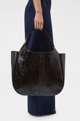 Profile view of model wearing the Oroton Emilia Crackle Large Tote in Dark Chocolate and Premium crackle leather for Women .