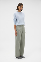 Profile view of model wearing the Oroton Barrel Twill Leg Pant in Silver Sage and 100% cotton fabric for Women .