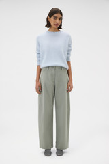 Profile view of model wearing the Oroton Barrel Twill Leg Pant in Silver Sage and 100% cotton fabric for Women .