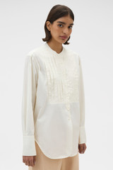 Profile view of model wearing the Oroton Washed Pleated Shirt in Whipped Cream and 100% soft cotton fabric for Women .