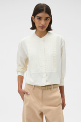 Profile view of model wearing the Oroton Washed Pleated Shirt in Whipped Cream and 100% soft cotton fabric for Women .