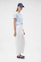 Profile view of model wearing the Oroton Arlo Carpenter Chino in Antique White and 100% cotton fabric for Women .