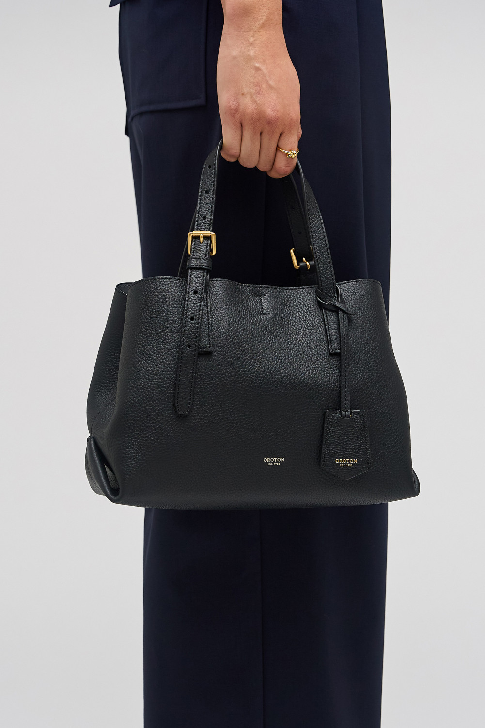 【OROTON】Oroton MARGOT MINI DAY BAG /ショルダーバッグ Margot Mini Day Bag - Black | Oroton
