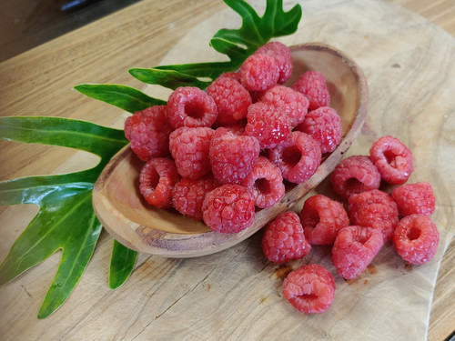 This thick, rich, perfectly balanced Balsamic Vinegar dazzles with the natural flavor of fresh, ripe raspberries. Both sweet and tart.