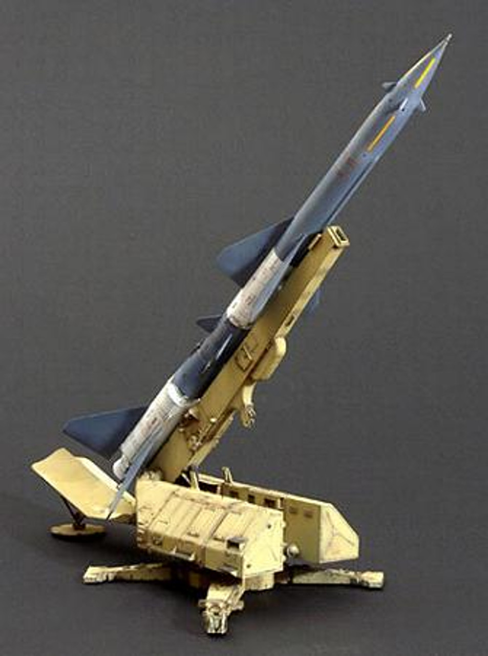 自動車 1/35 SA-2 Guideline Missile on trailer Trumpeter 1/35 scale SA-2 Guideline missile on transport