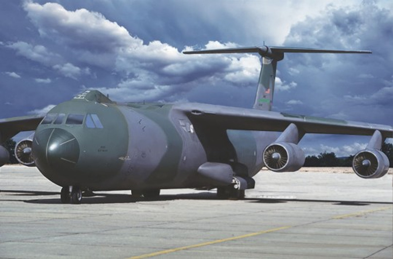 【未開封品】RODEN C-141B Starlifter C-141B Starlifter USAF Team McChord Airlifter Aircraft 1/144