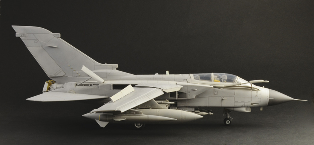 イタレリ Italeri 1/32 トーネード GR.4 Italeri Tornado GR.4 1:32