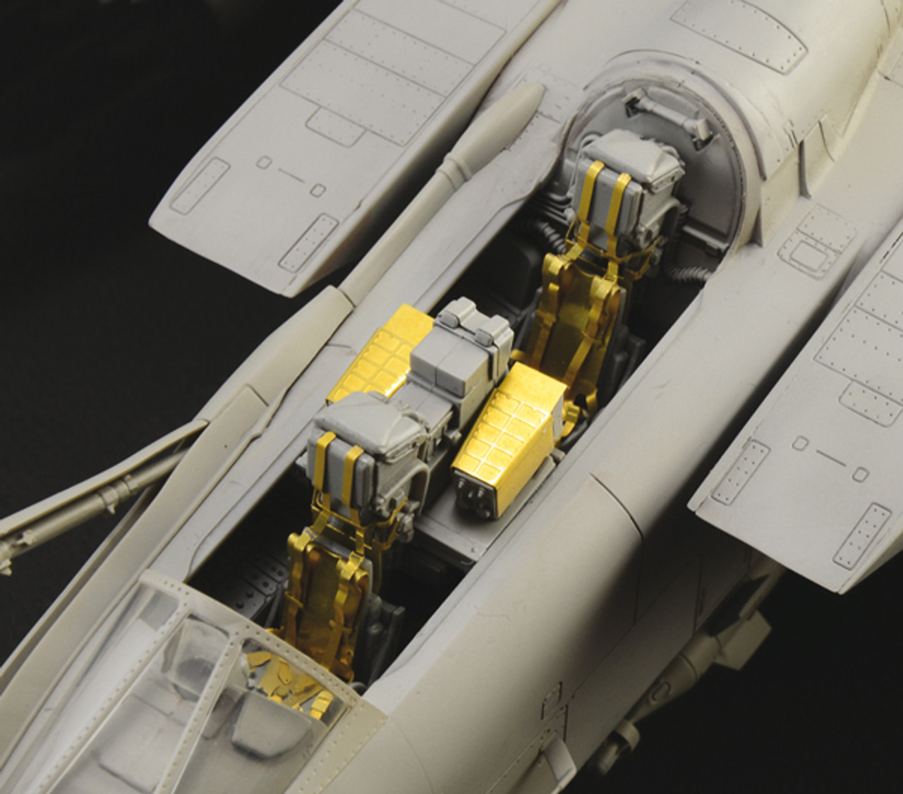 イタレリ Italeri 1/32 トーネード GR.4 Tornado GR.4 Multi-Role Combat Aircraft 1/32 Italeri