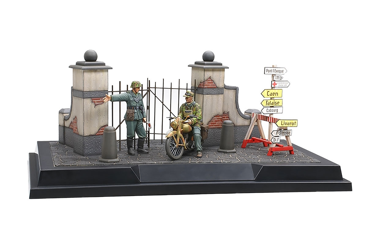 Scene Set 2 German Field Police 1944 Normandy 1/35 Tamiya