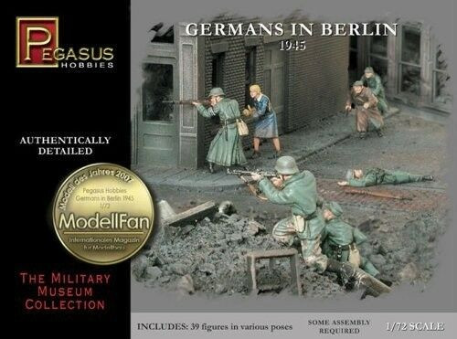 Germans in Berlin 1945 Soldiers & Civilians (39) (Plastic Kit) 1
