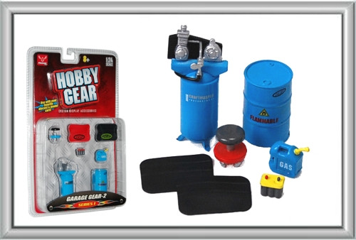 Garage Accessories: Barrels, Barrel Pump, Pads, Stool, Gas Container, Battery 1/24 Phoenix Toys