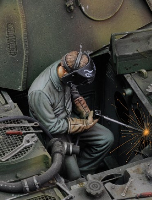 Man using Electric Welder Sitting (Resin) 1/35 Royal Model