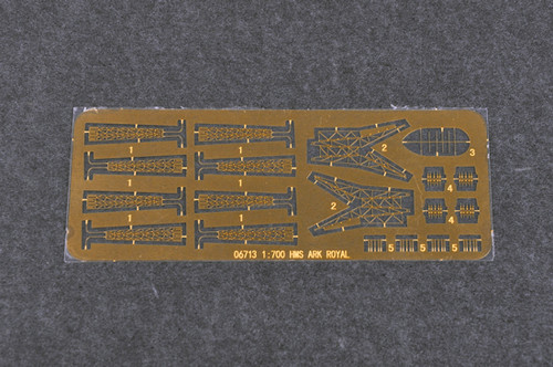 HMS Ark Royal 1939 1/700 Trumpeter