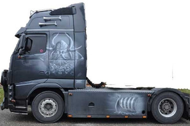 Revell Volvo FH-16 プラモデル 1:24 ↔25,6cm - メルカリ