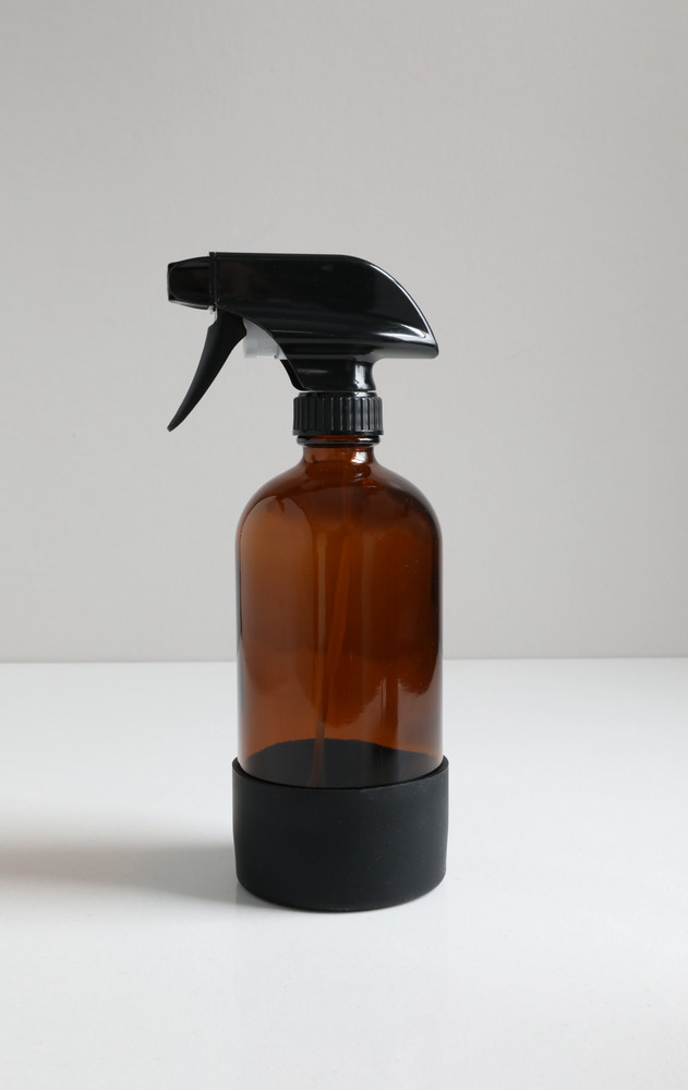 https://cdn11.bigcommerce.com/s-i17pk3h6/images/stencil/1000x1000/products/362/2396/rail19-black-trigger-spray-nozzle-amber-glass-spray-bottle-with-black-silicone-non-slip-bottle-sleeve-RAIL19__69623.1613766764.jpg?c=2