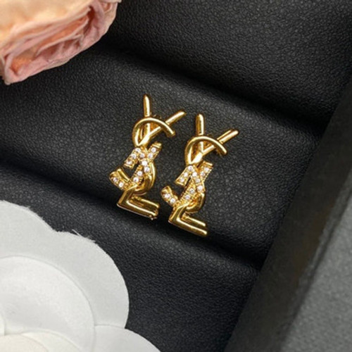 Y101 Stud Earrings