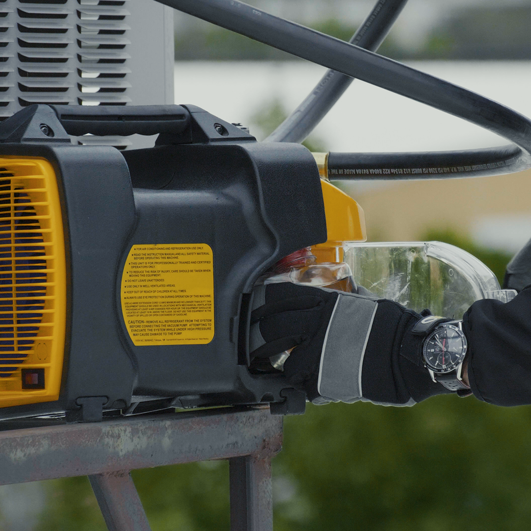 TEZ8 vacuum pump in use on an HVAC/R system