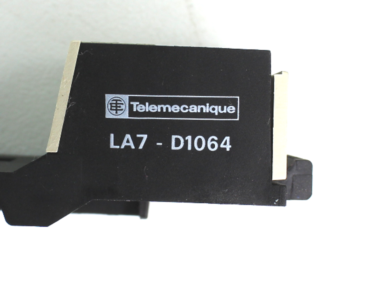 Telemecanique LA7-D1064 Aux. Contact Mount DIN Rail