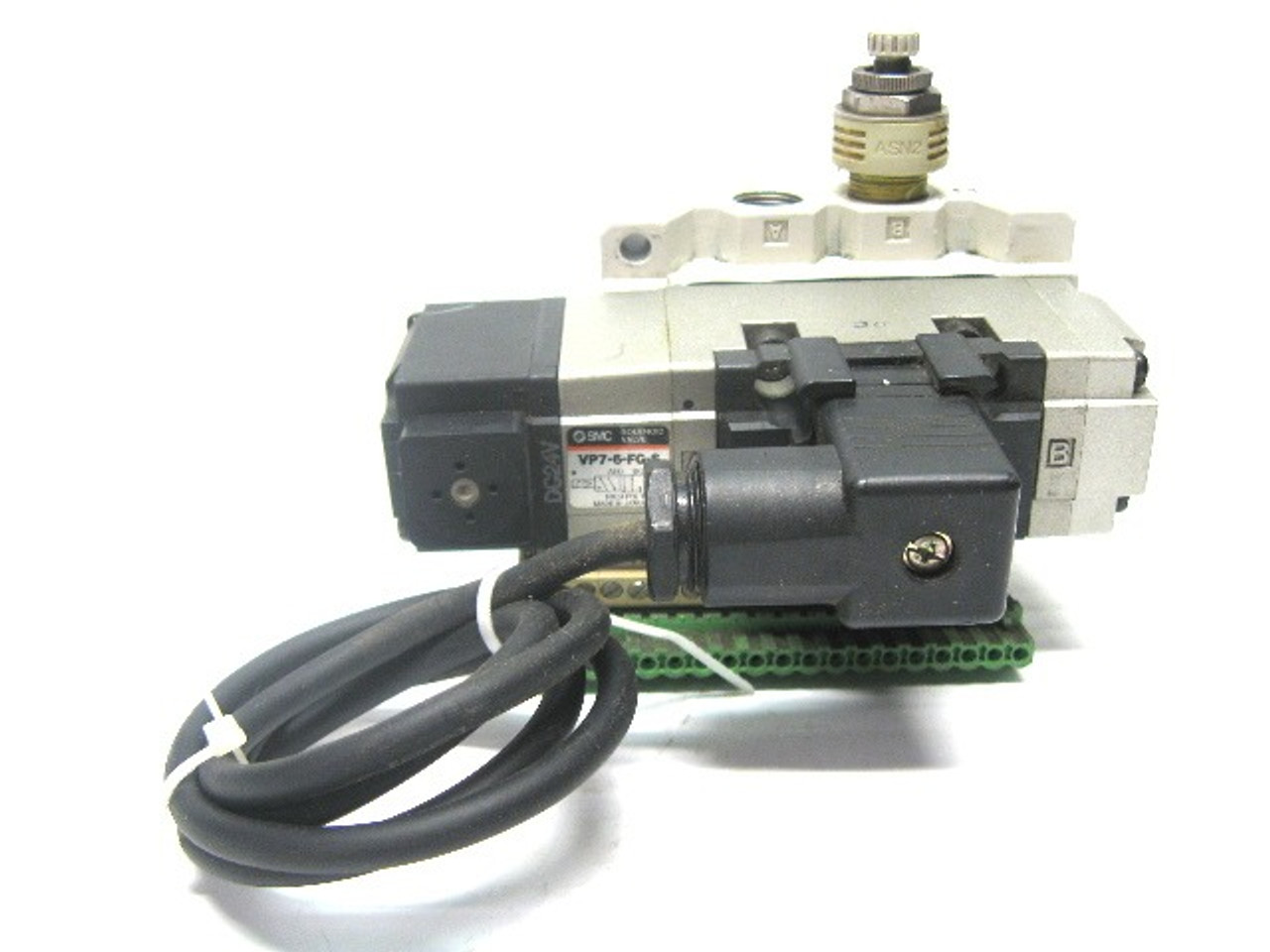 Smc VP7-6-FG-S Solenoid Valve 24 Vdc, 5 Port