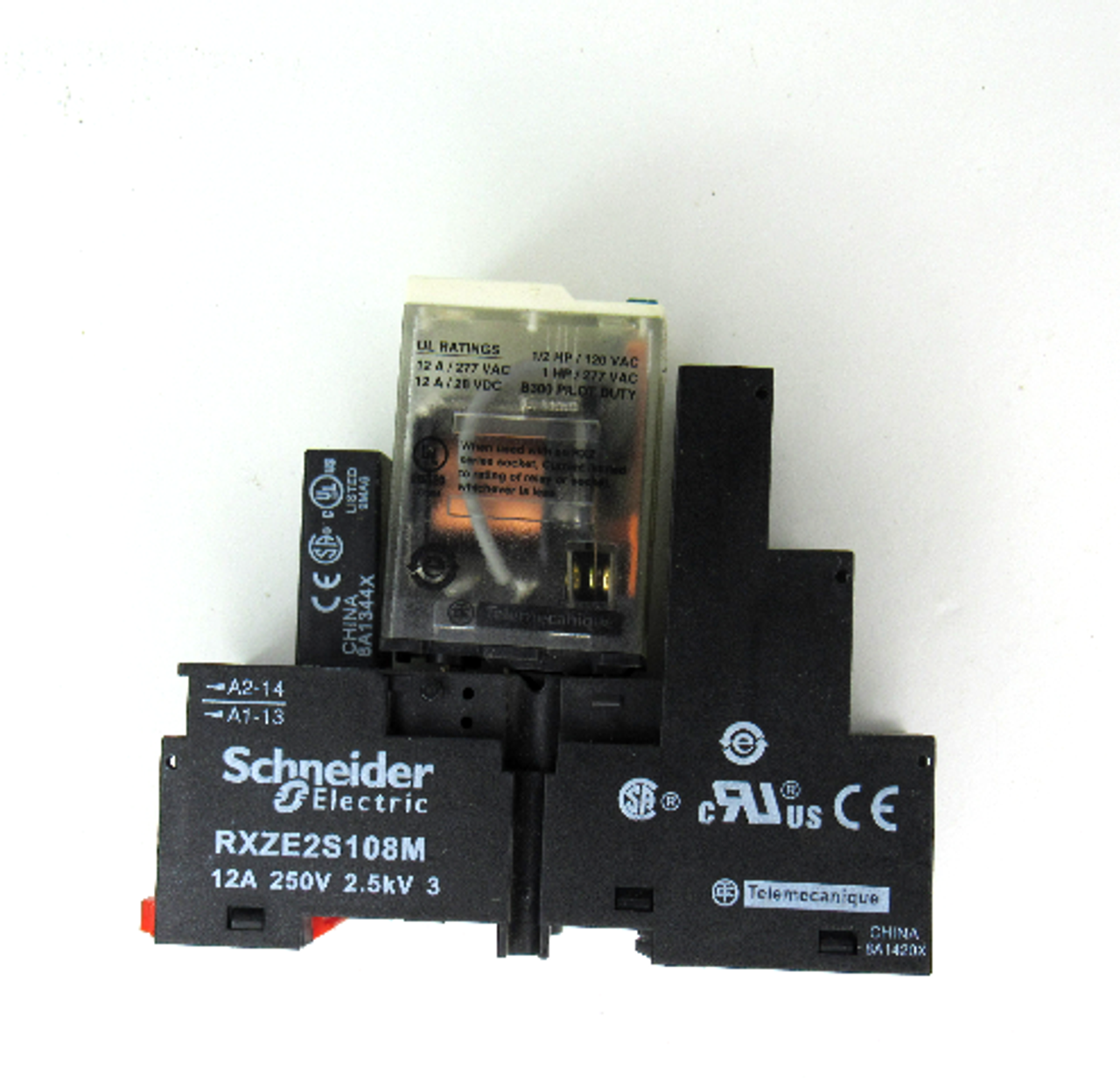 Schneider Electric RXM2AB1BD General Purpose Relay, with RXZE2S108M Relay Socket, 24V DC, 12A, 250V AC