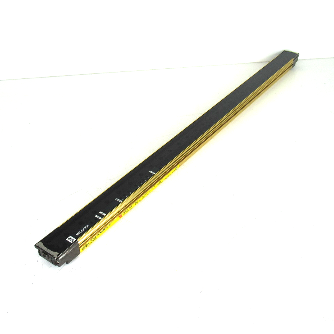 Omron F3SJ-A0620P25-D Safety Light Curtain Receiver, 24.40"