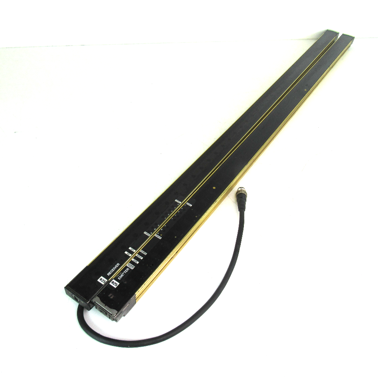 Omron F3SJ-A0860P25 Safety Light Curtain Emitter & Receiver, 33.8"