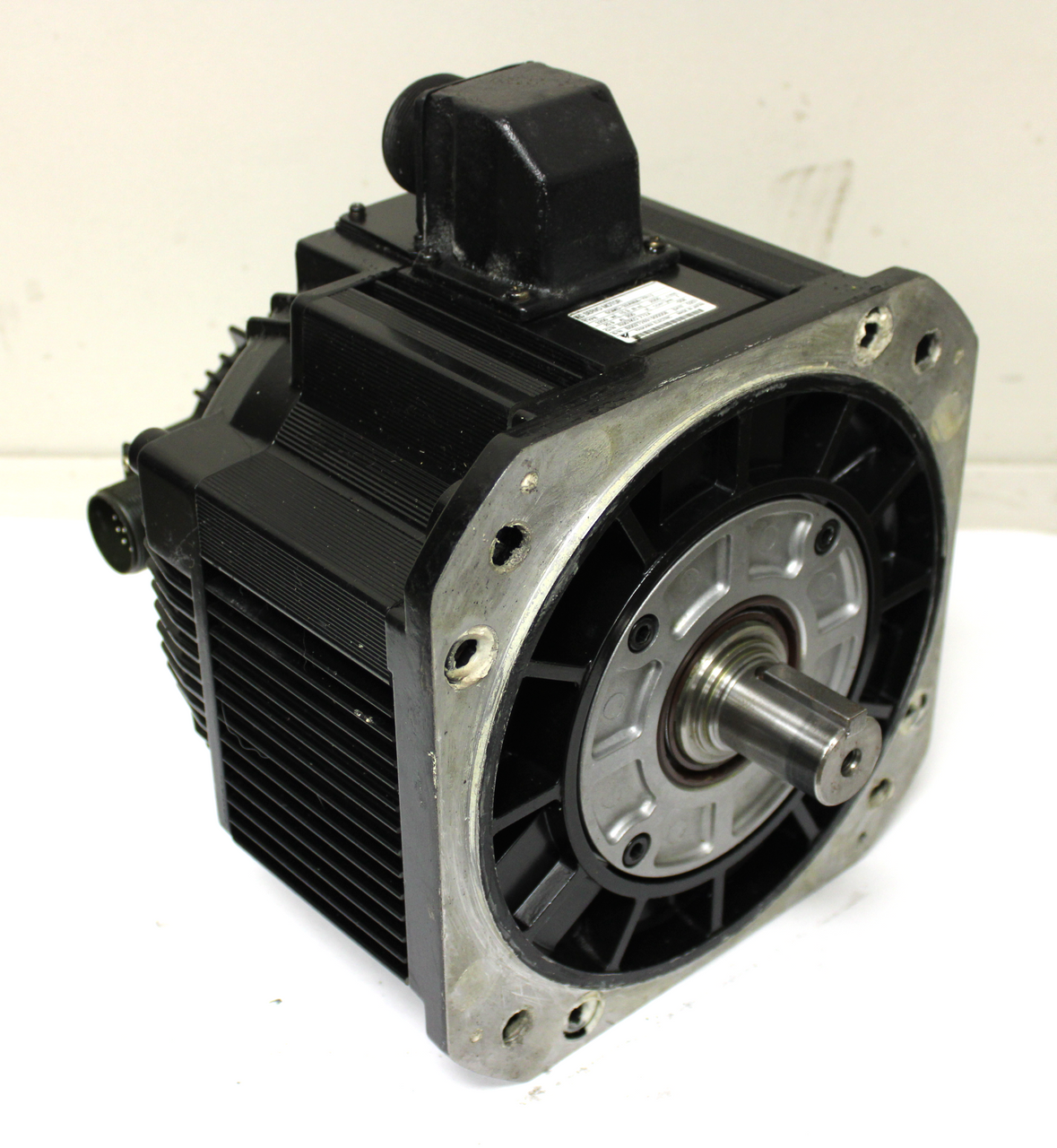 Yaskawa SGMD-32AWA-YR12 Servo Motor 3.2 Kw 2000 RPM Encoder UTMAE-B12DA