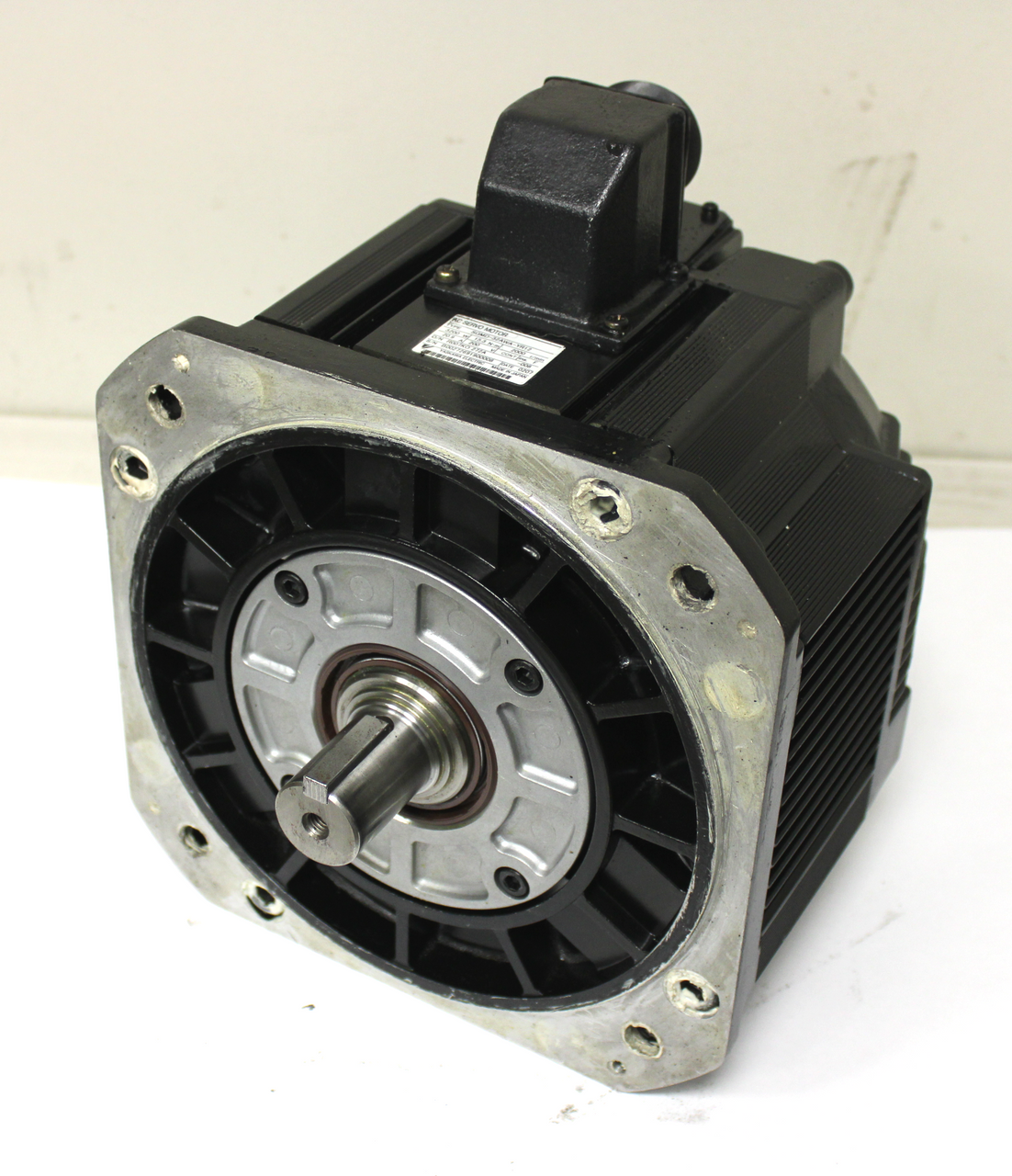 Yaskawa SGMD-32AWA-YR12 Servo Motor 3.2 Kw 2000 RPM Encoder UTMAE-B12DA