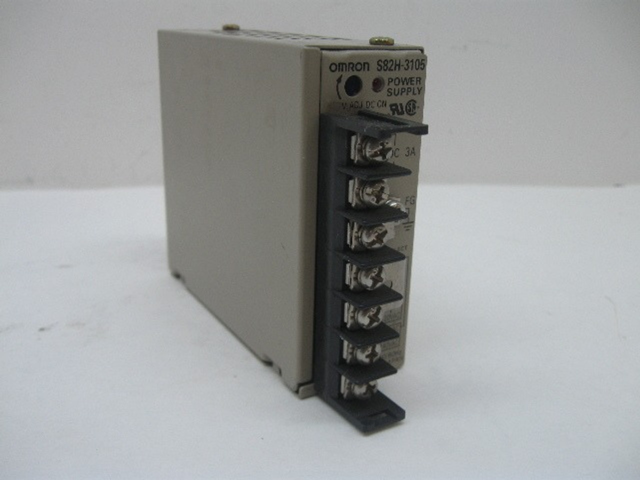 Omron S82H-3105 Power Supply 5V DC 120-240V AC