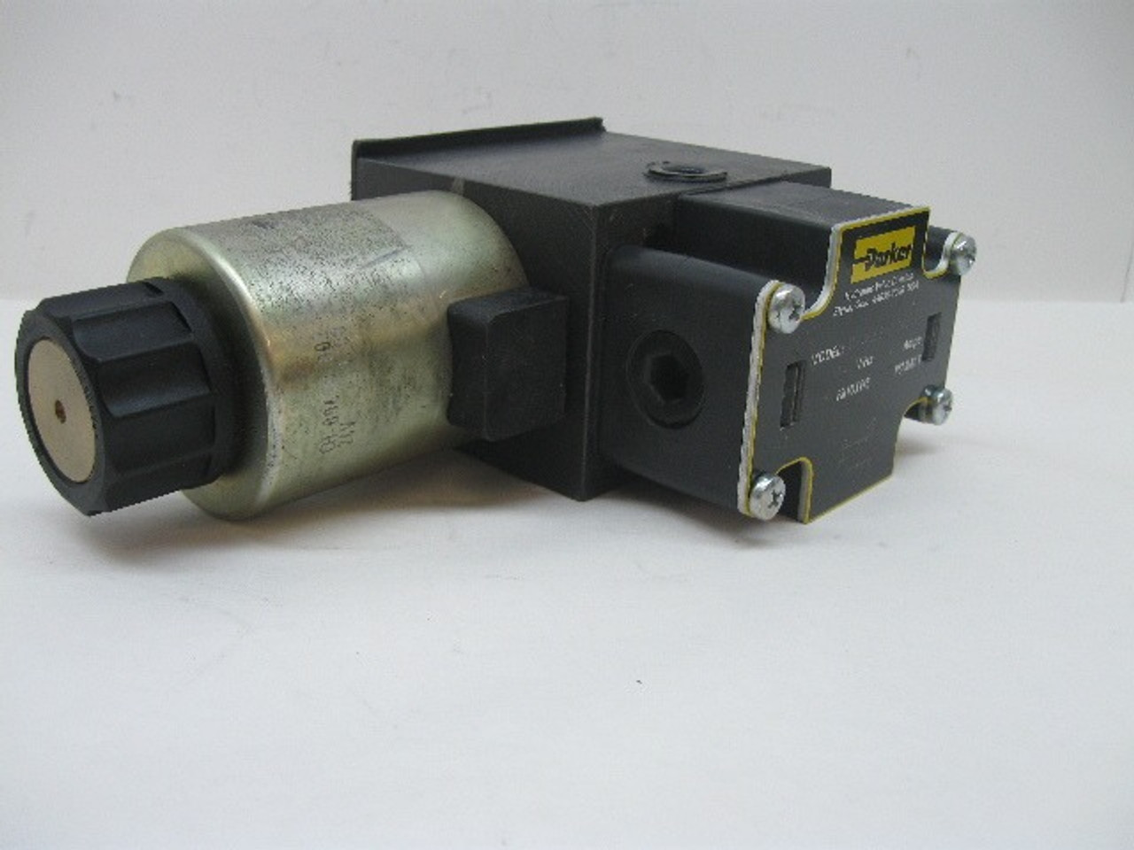 Parker D3W20BNJC4530 Directional Control Solenoid Valve 3000 Psi 24Vdc