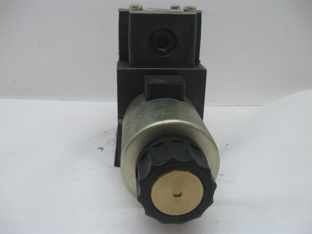 Parker D3W20BNJC4530 Directional Control Solenoid Valve 3000 Psi 24Vdc