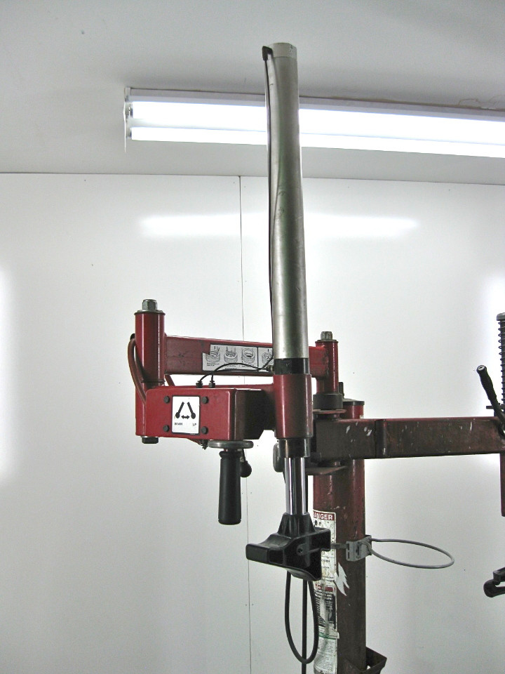 Coats 5060AX Pneumatic Rim Clamp Tire Changer Robotic Arm for Low Profile Tires