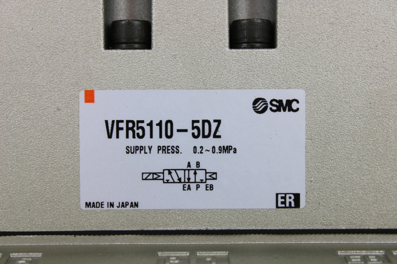 SMC VFR5110-5DZ Solenoid Valve Manifold w/ (2) AN500-06 Silencer