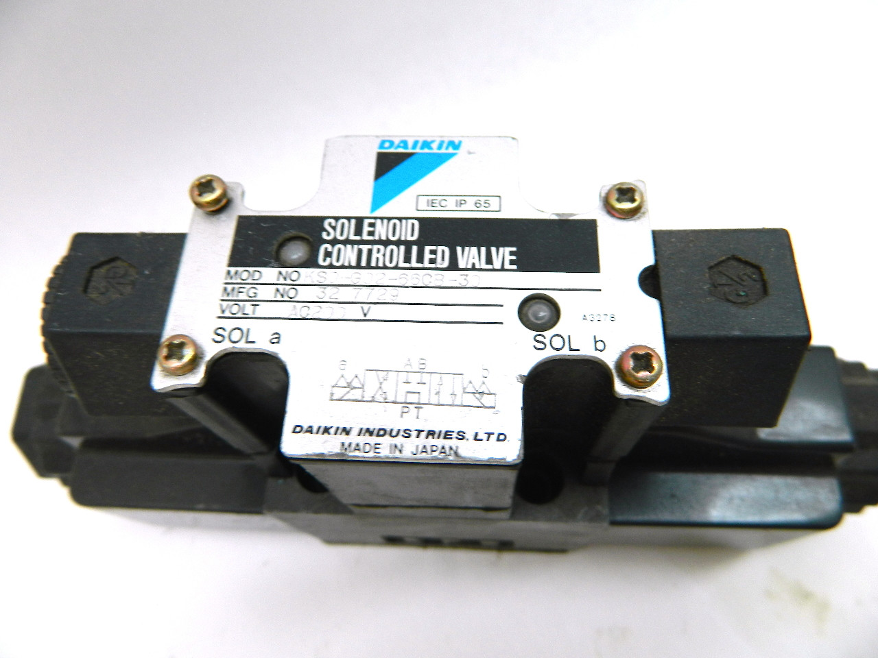 Daikin KSO-G02-66CB-30 Solenoid Operated Hydraulic Valve 200Vac Spring Center