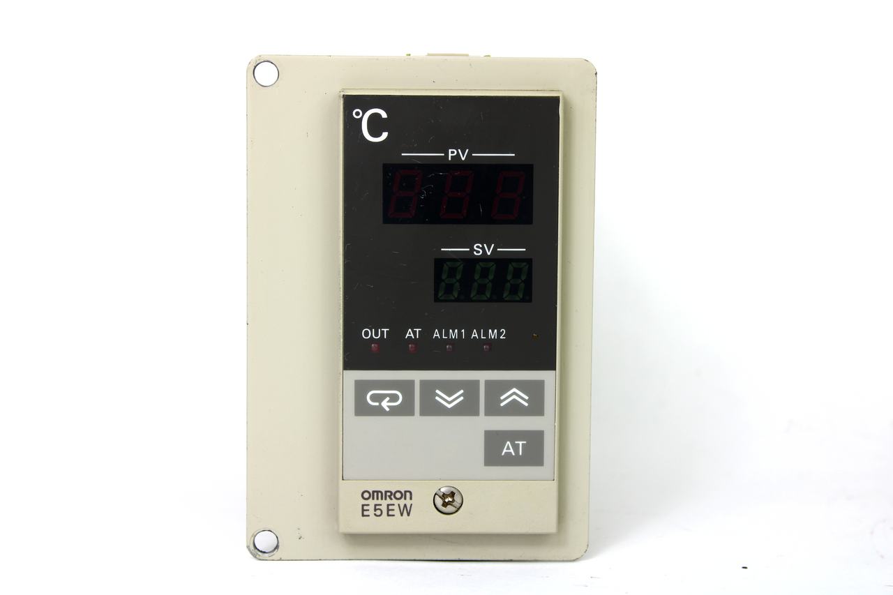 Omron E5EW-Q2K Temperature Controller, 100-240V AC