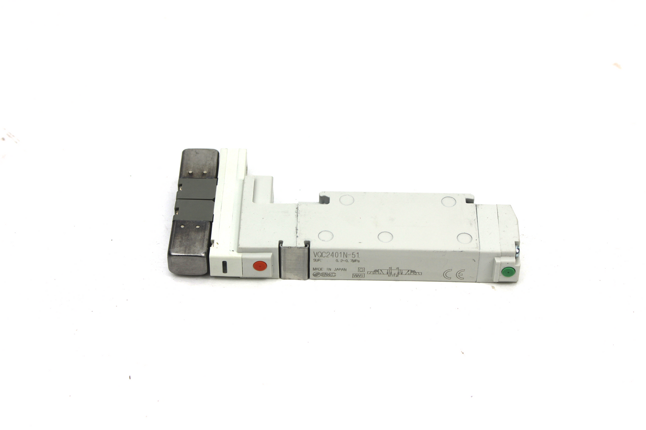 SMC VQC2401N-51 3 Position Solenoid Valve, Plug-In NEW