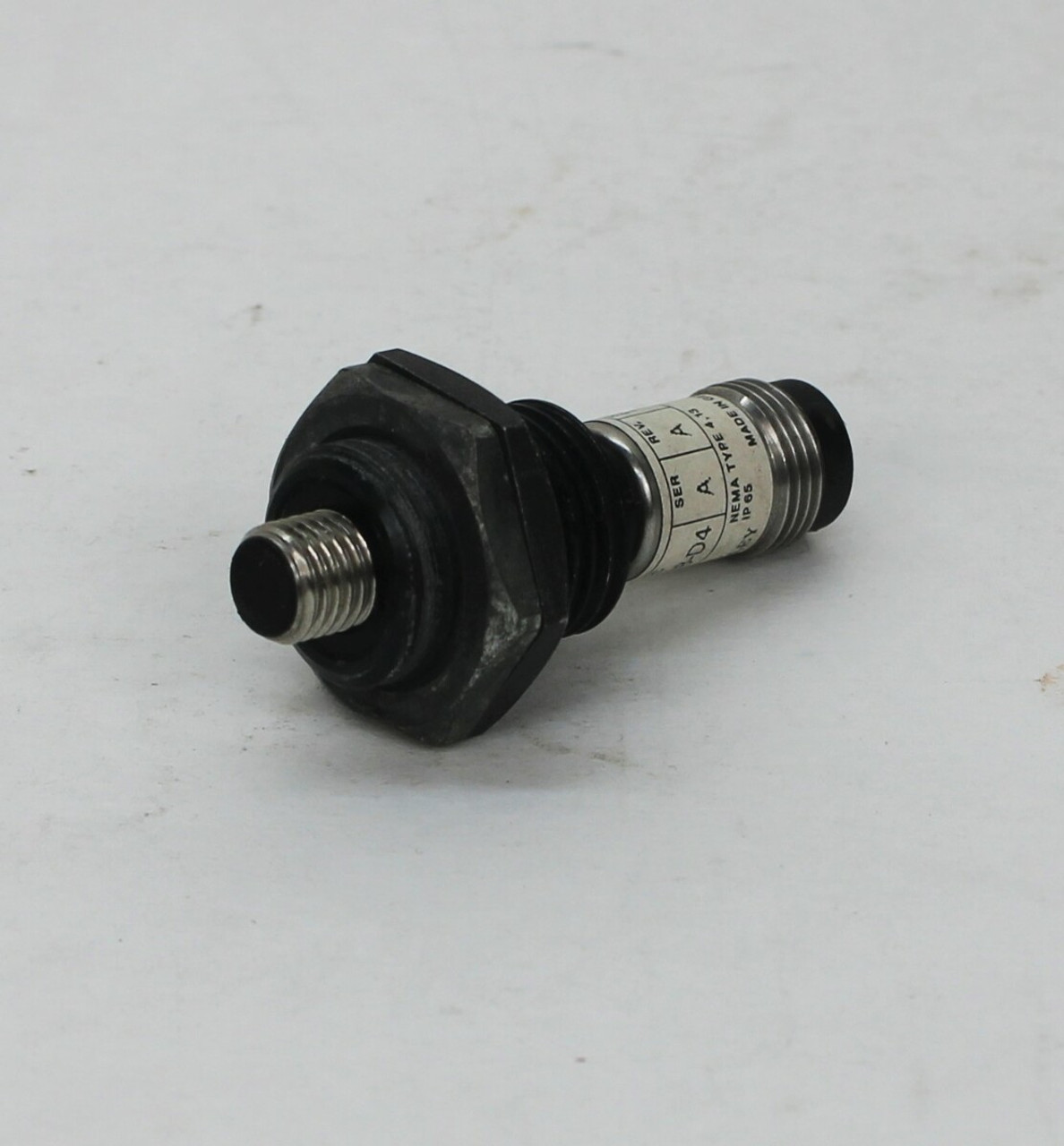 Allen Bradley D1NP8-D4 Inductive Proximity Sensor