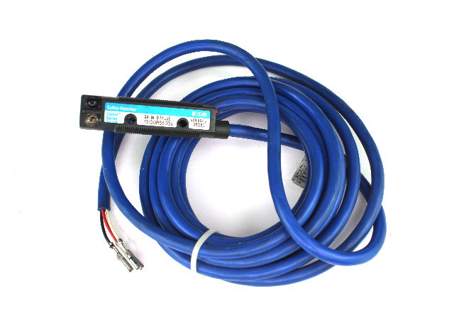 Cutler-Hammer 13100RS5339 Photoelectric Sensor, 24" Diffuse, 10~30V DC, 1 W