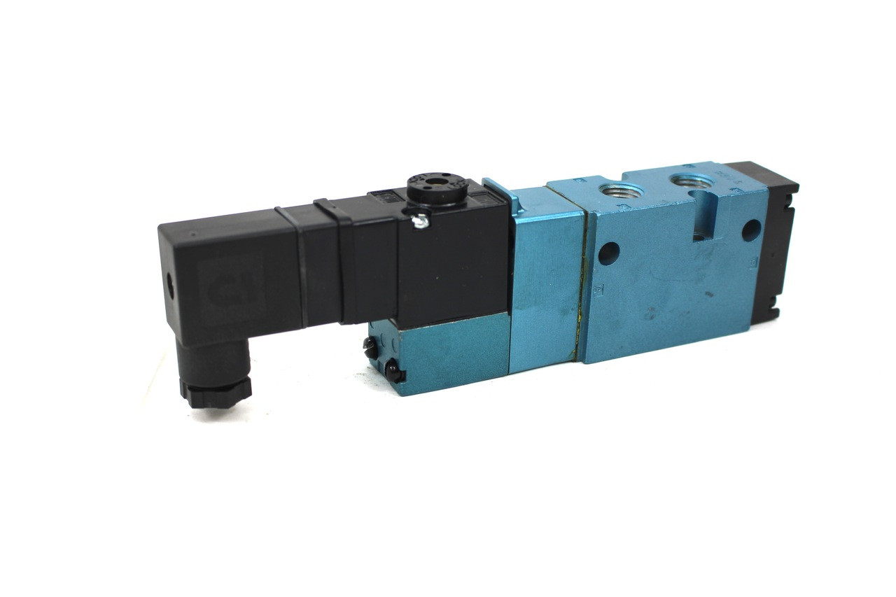 MAC 812C-PM-611JB-112 Pneumatic Solenoid Valve NEW