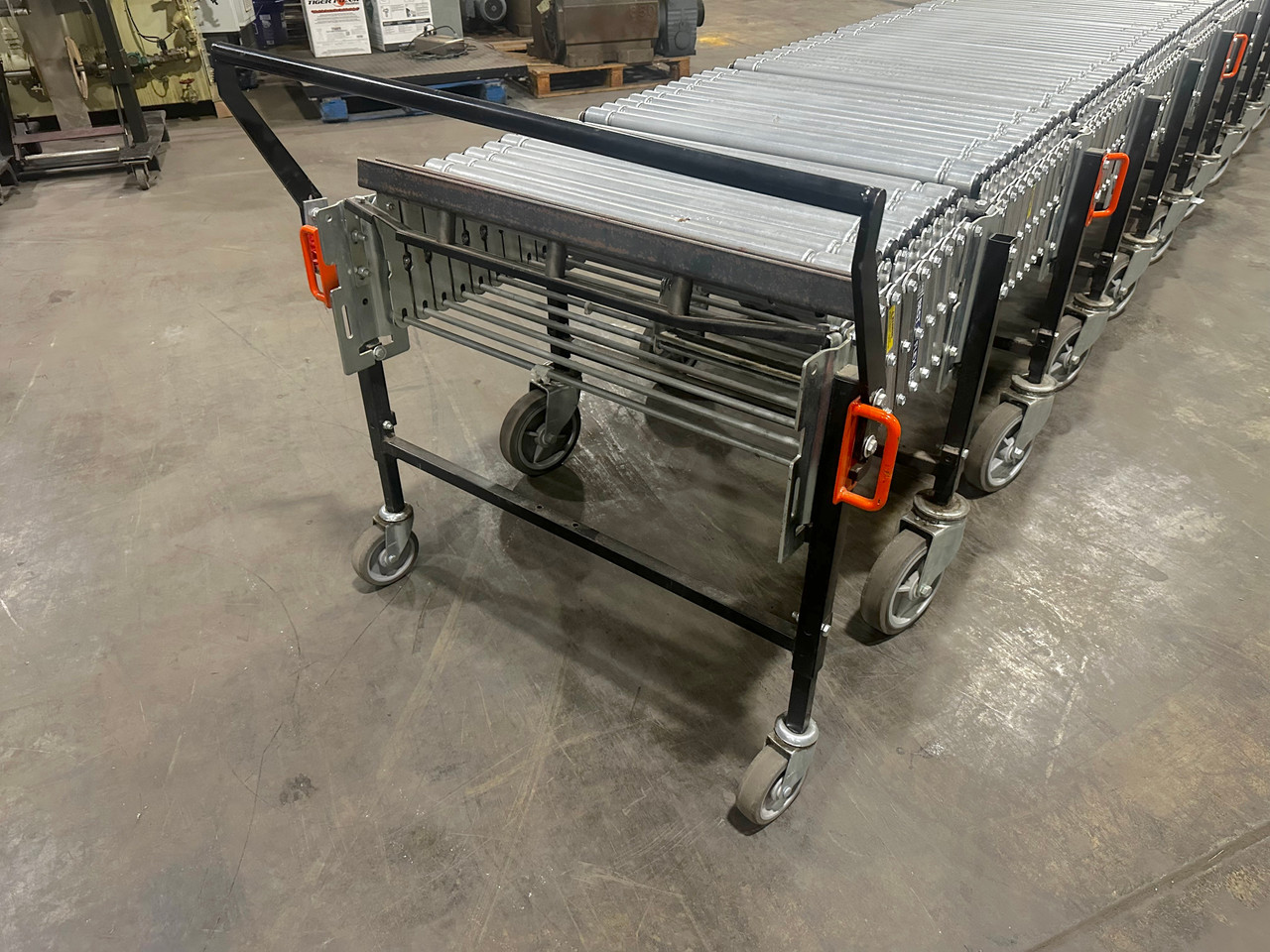 Best Flex 28" Wide Roller Conveyor Expands From 22' to 40' Long 6" Caster Wheels