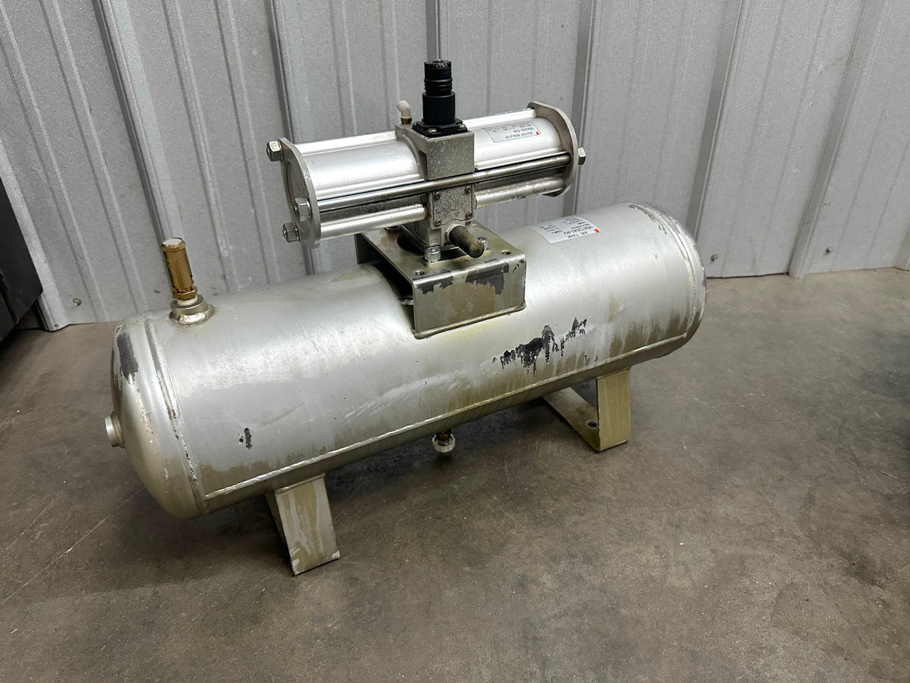 SMC VBA20A-03N Booster Regulator with VBAT20A1-RV Air Tank