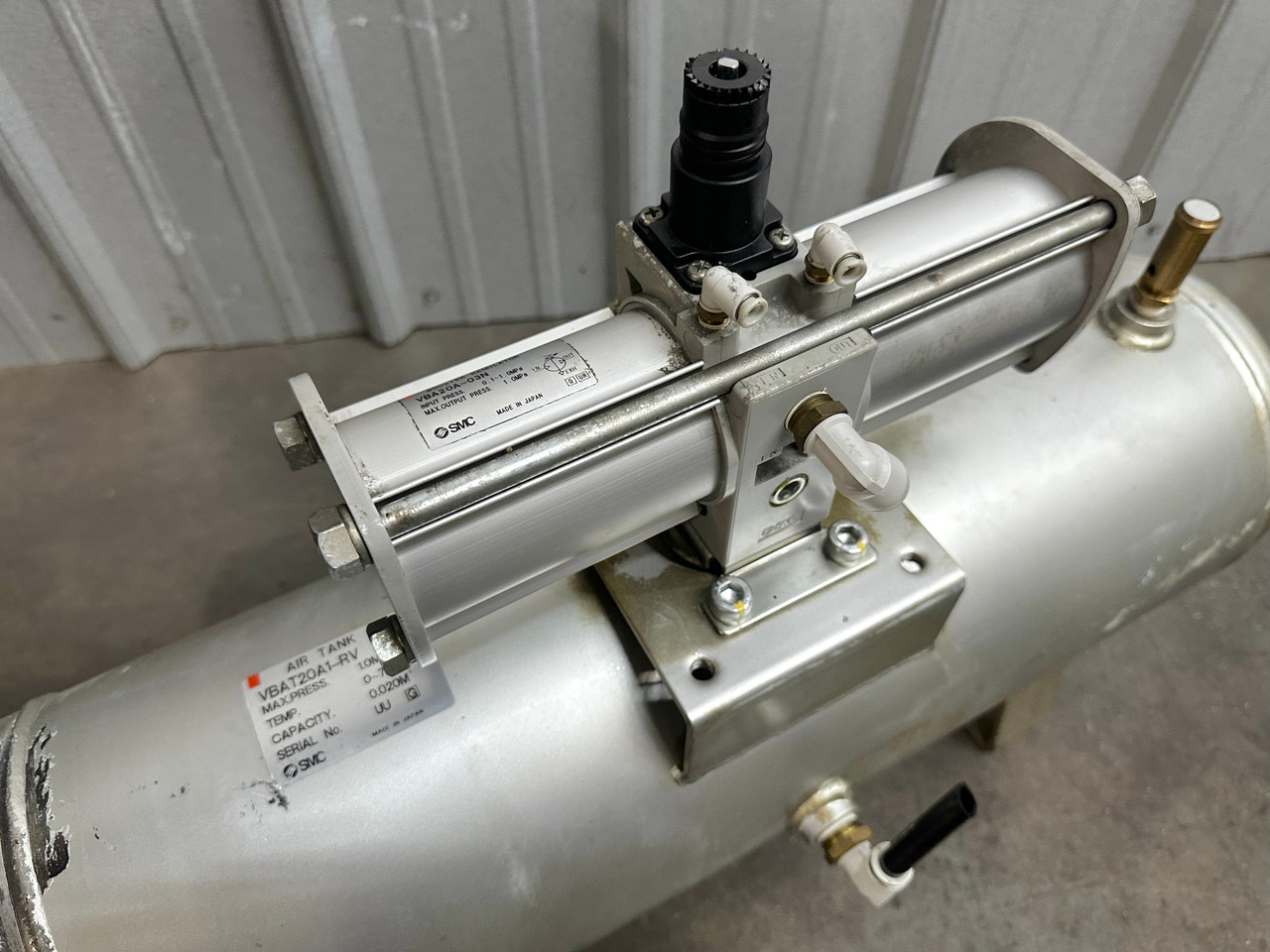 ⭐︎SMC エアータンク booster regulator 
コンプレッサーのサブタンクに⭐︎ SMC VBA20A-03N Booster Regulator with VBAT20A1-RV Air Tank
