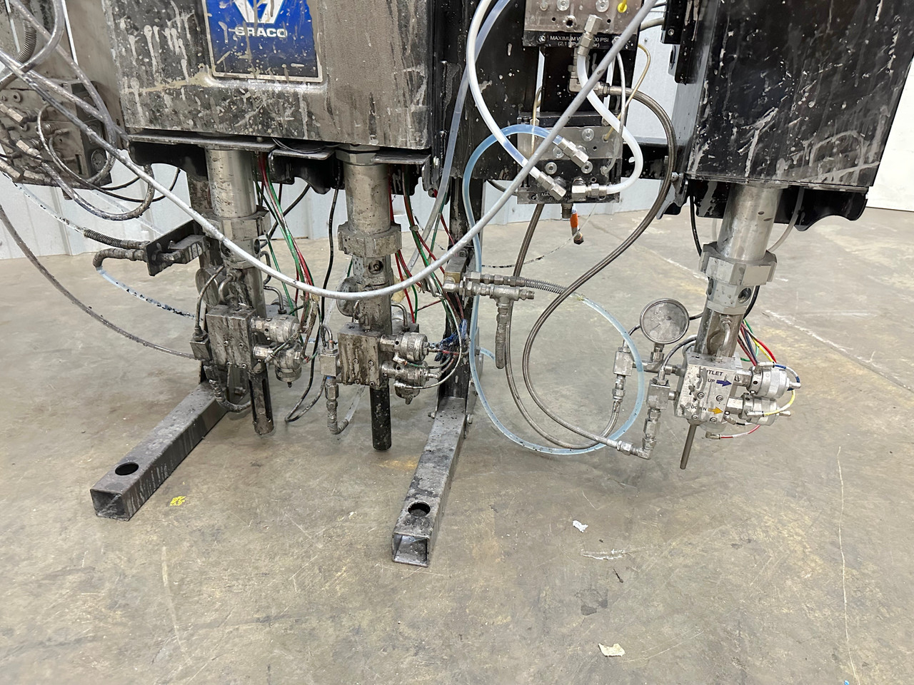 Graco ProMix PD2K Automatic Proportioner w/ Color Change Controllers & Pendant