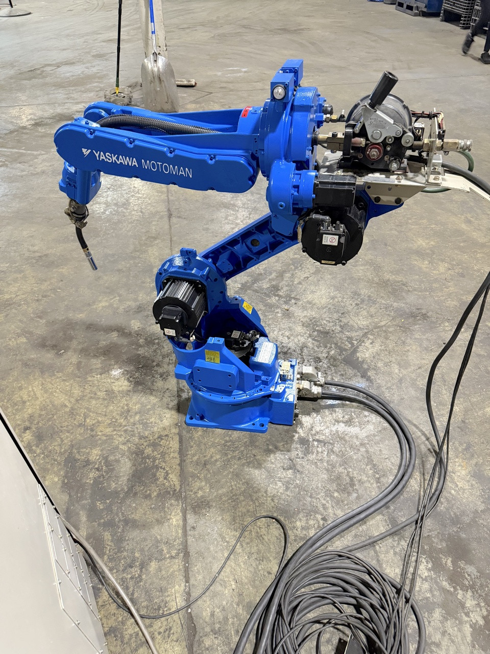 Motoman SSA-2000 Welding Robot NX100 Control & Motoweld RL350 Welder