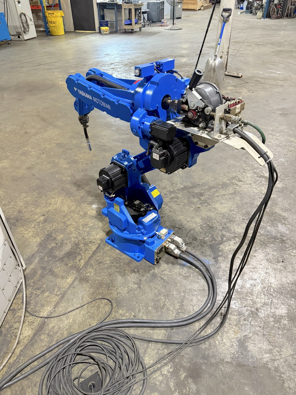 Motoman SSA-2000 Welding Robot NX100 Control & Motoweld RL350 Welder